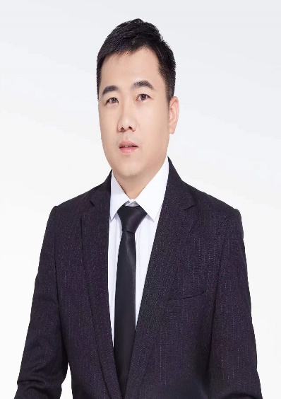 李伟